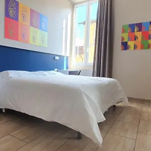** Otel Genesi İtalya
