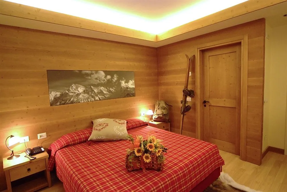 Hotel Corona 티라노