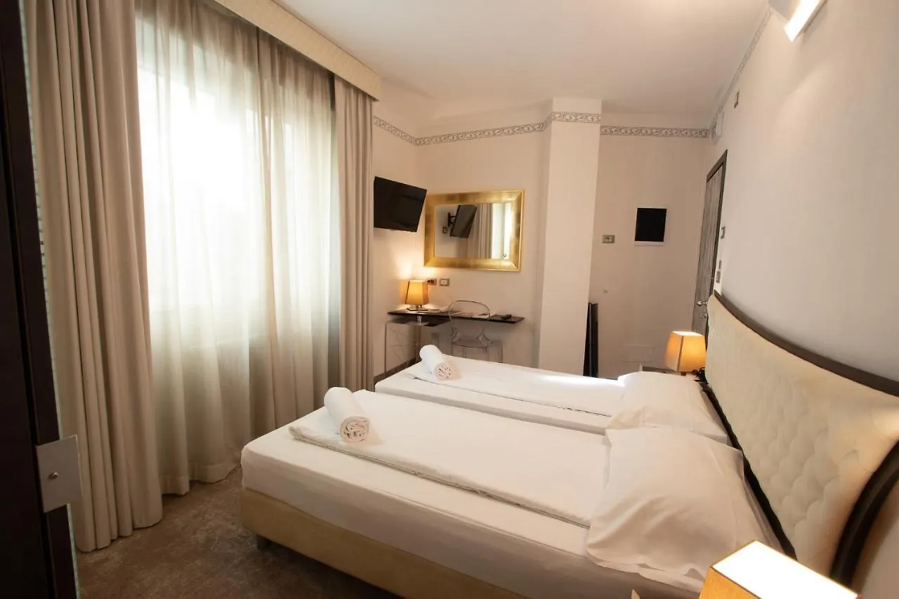 Hotel Corona 티라노 3*,  이탈리아